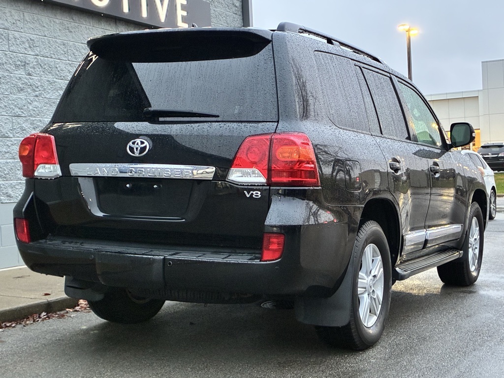 2013 Toyota Land Cruiser Base photo 2