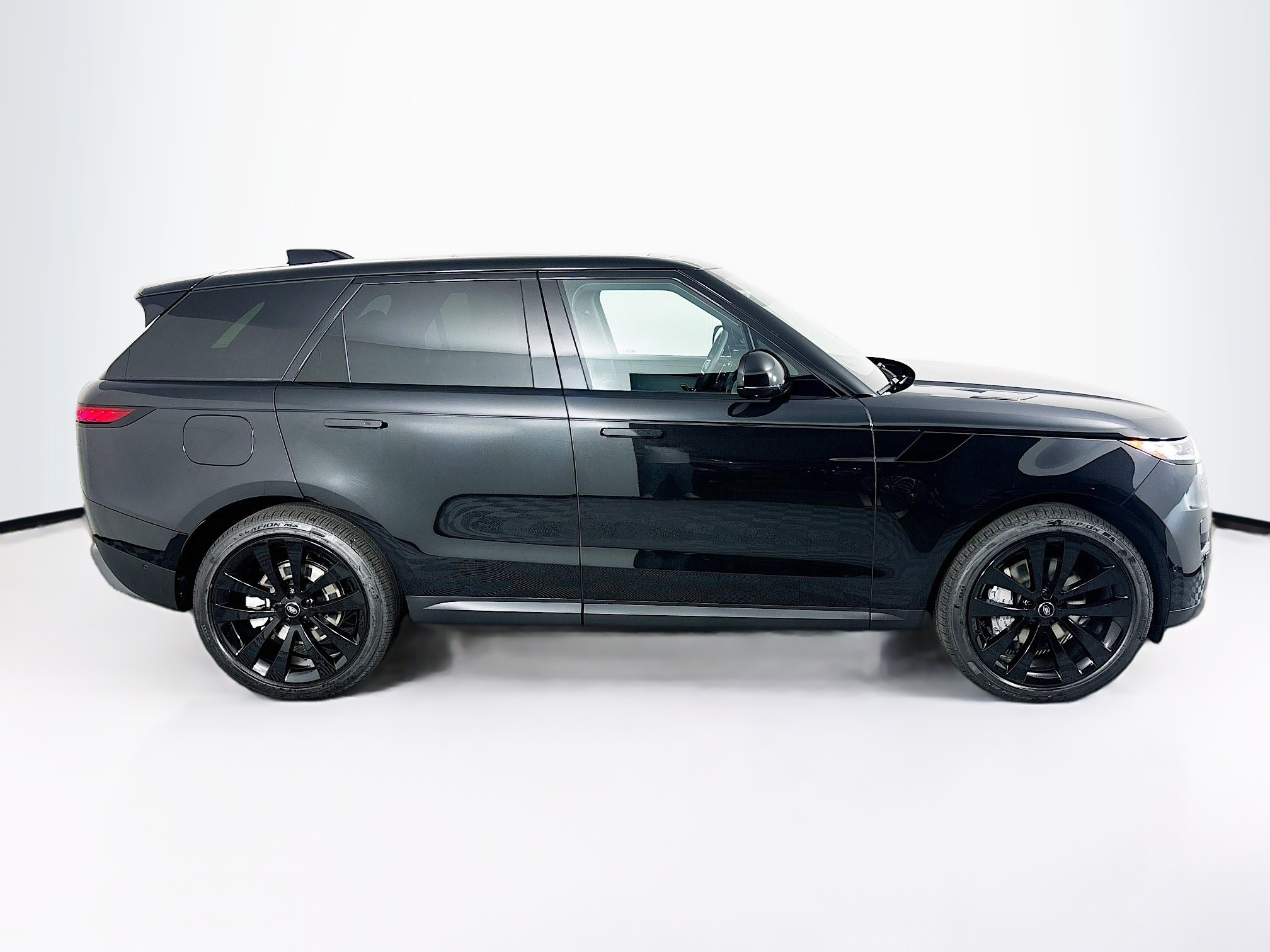 2025 Land Rover Range Rover Sport SE photo 3