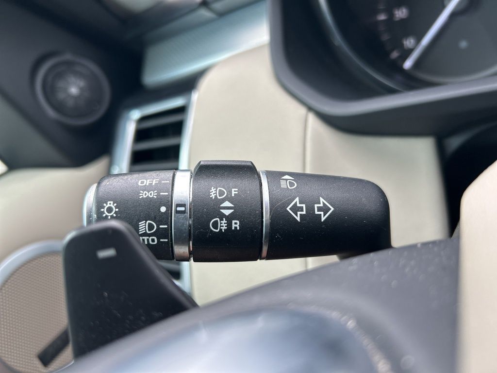 2020 Land Rover Discovery Landmark photo 22
