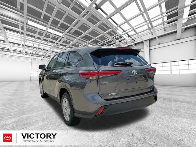 2023 Toyota Highlander LE photo 3