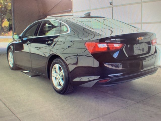 2020 Chevrolet Malibu LS photo 2