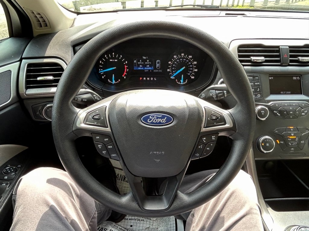 2019 Ford Fusion S photo 10