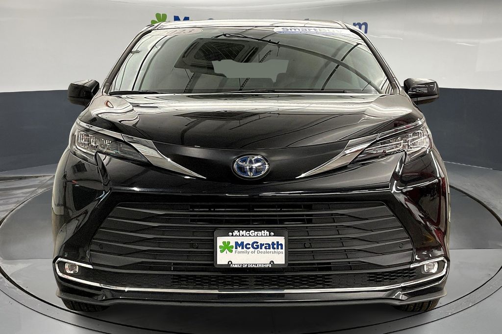 2023 Toyota Sienna XLE photo 4