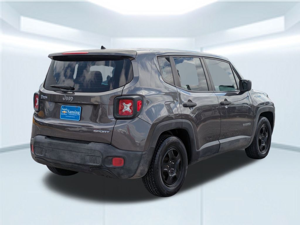 2016 Jeep Renegade Sport photo 2