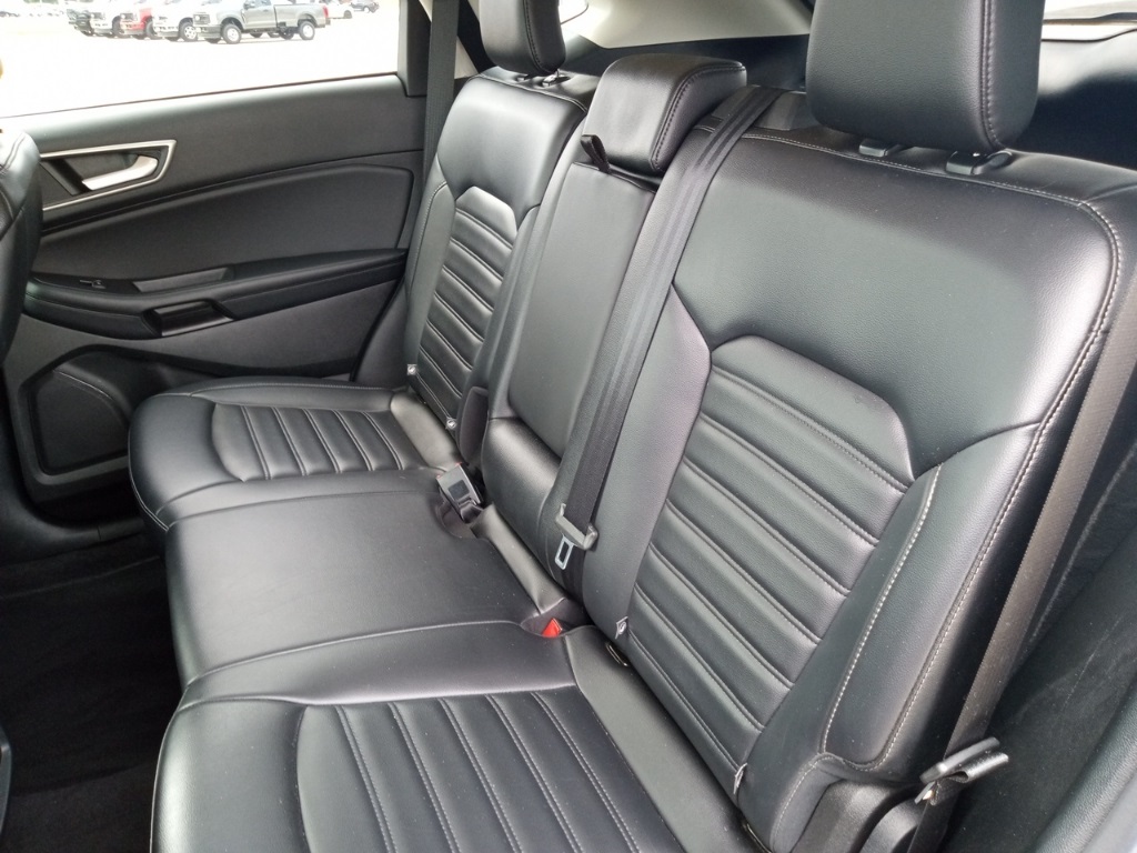 2023 Ford Edge SEL photo 17