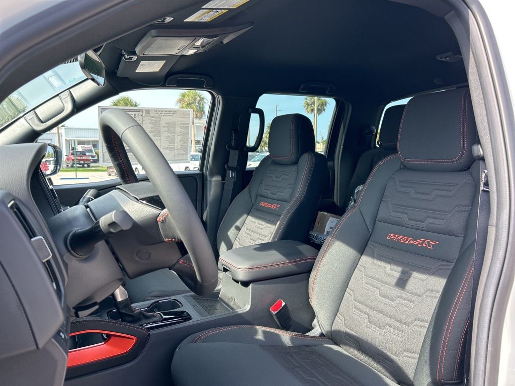 2025 Nissan Frontier PRO-4X photo 14