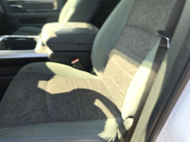 2018 Ram 1500 SLT photo 12