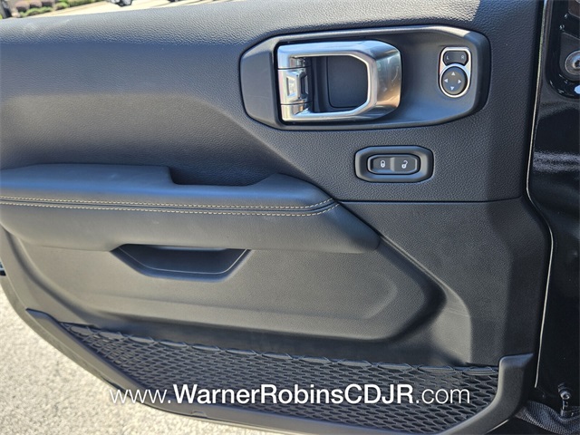 2025 Jeep Wrangler Sahara photo 24