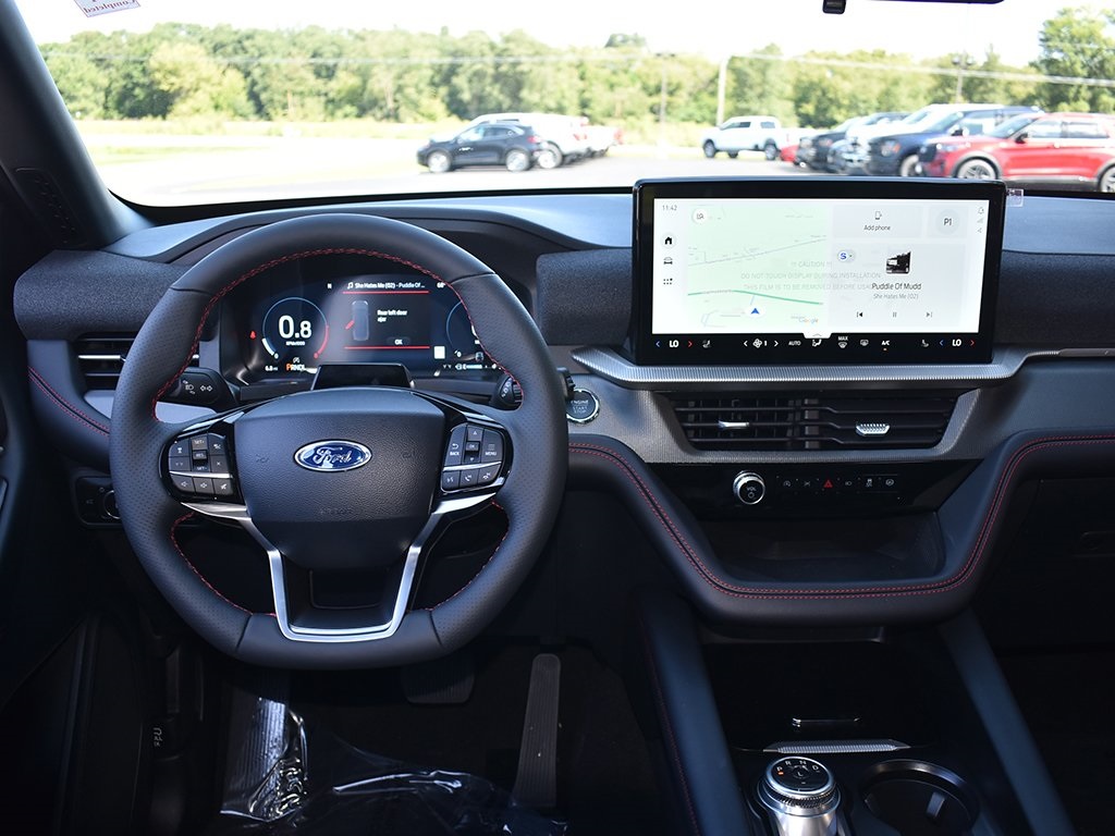 2025 Ford Explorer ST-Line photo 15