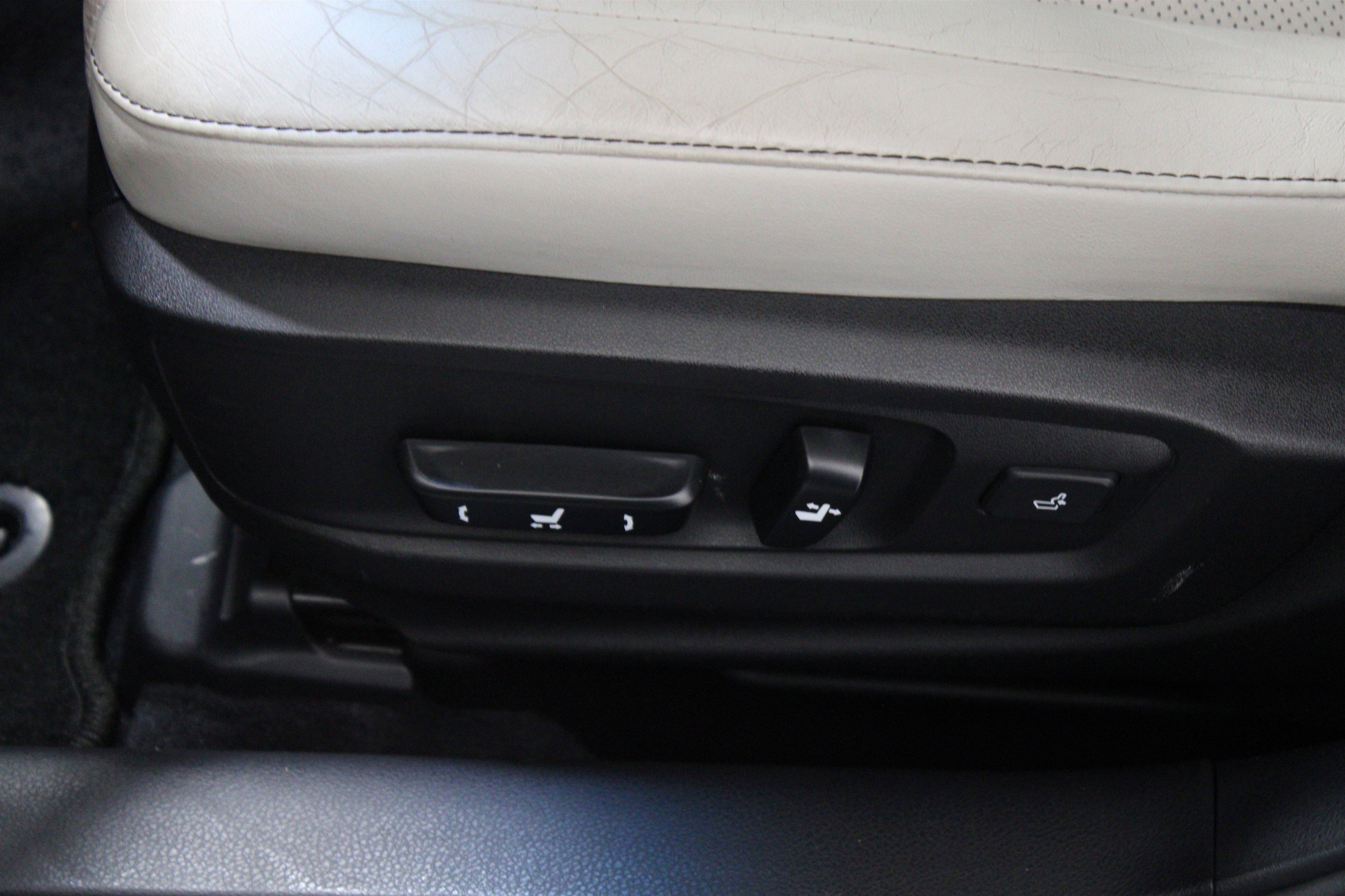 2015 Lexus ES 350 photo 3