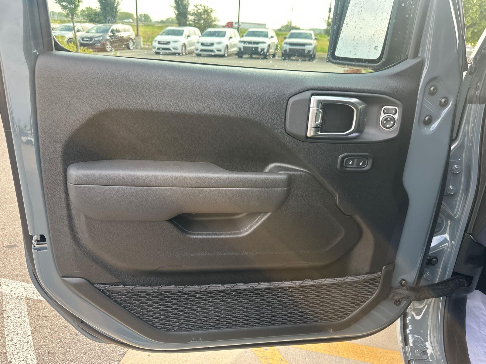 2025 Jeep Gladiator Sport S photo 9
