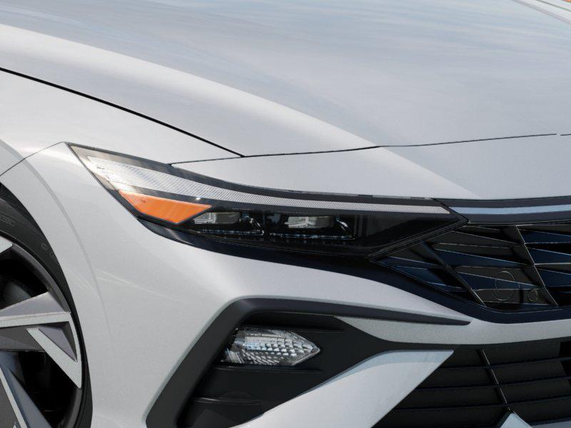 2025 Hyundai Elantra SEL Sport photo 8