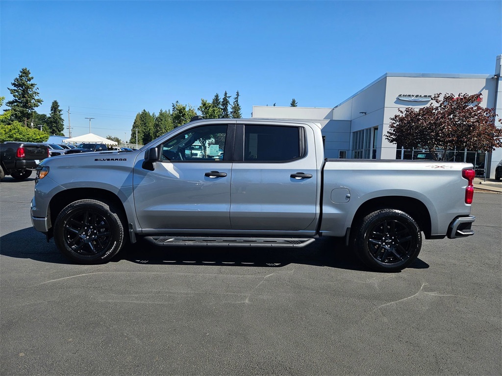 2024 Chevrolet Silverado 1500 Custom photo 3