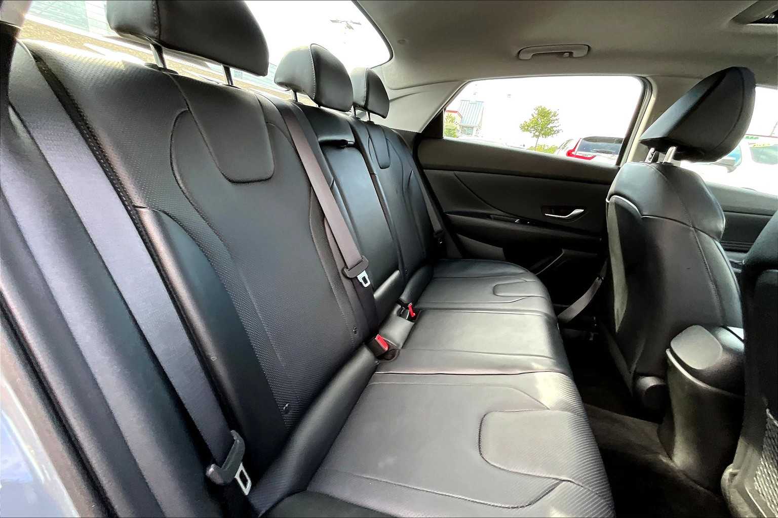 2023 Hyundai Elantra Limited photo 18