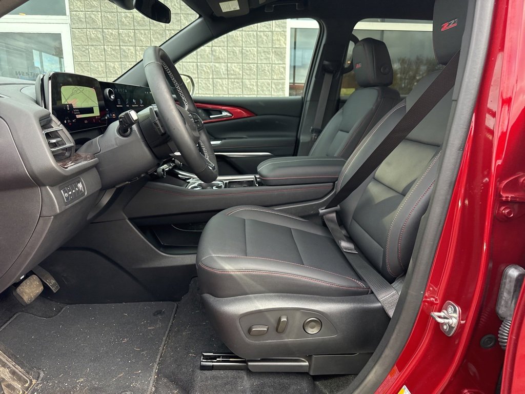 2024 Chevrolet Traverse Z71 photo 2