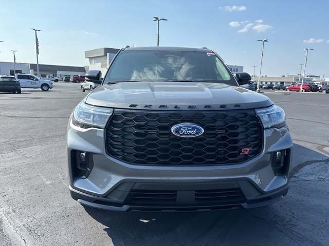 2025 Ford Explorer ST photo 3