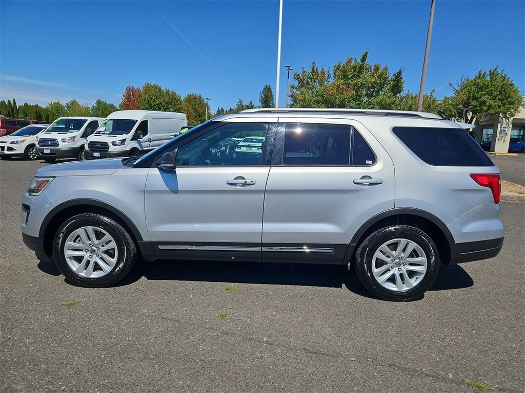 2019 Ford Explorer XLT photo 2