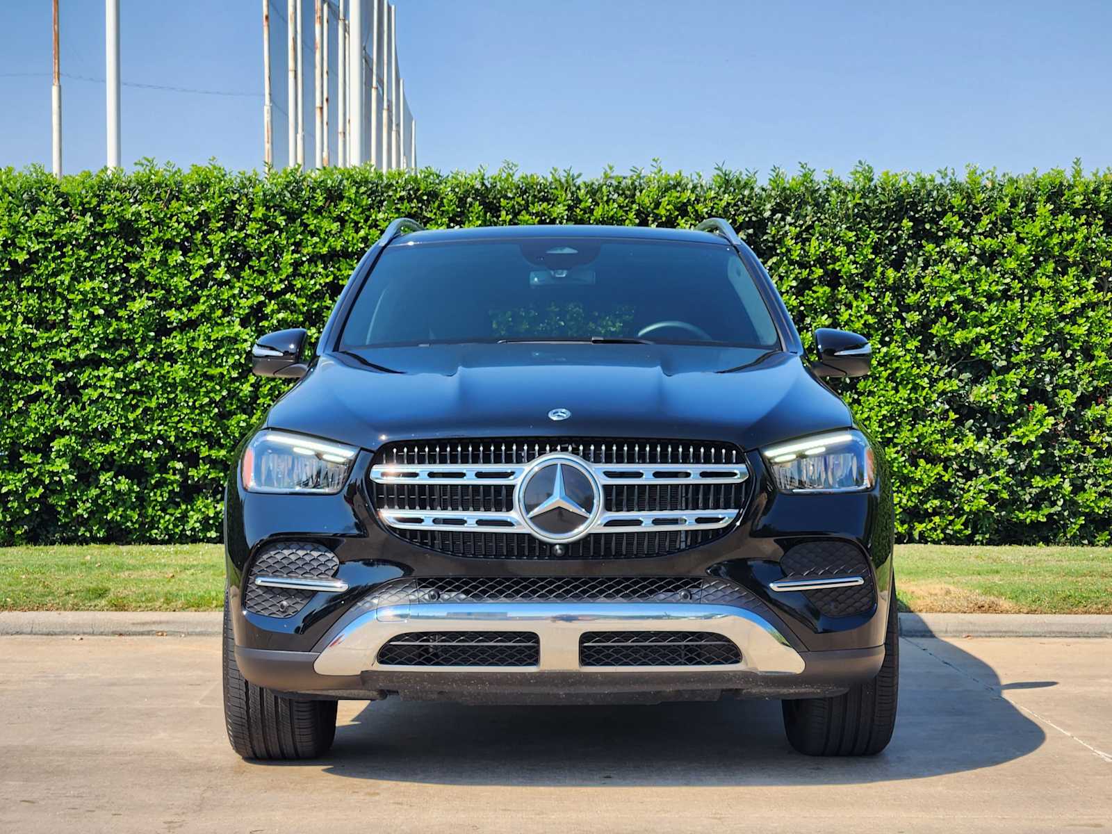 2025 Mercedes Benz GLE 350 4MATIC photo 2