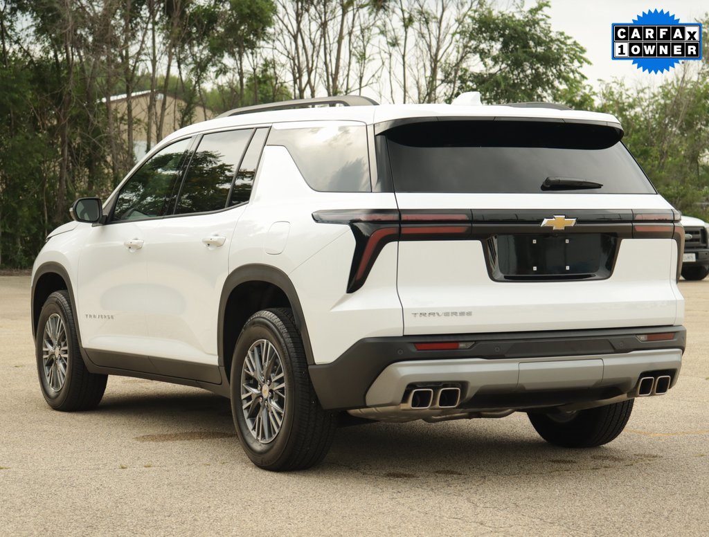 2025 Chevrolet Traverse photo 4