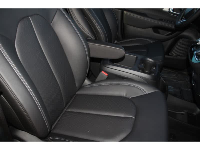 2025 Chrysler Pacifica photo 24