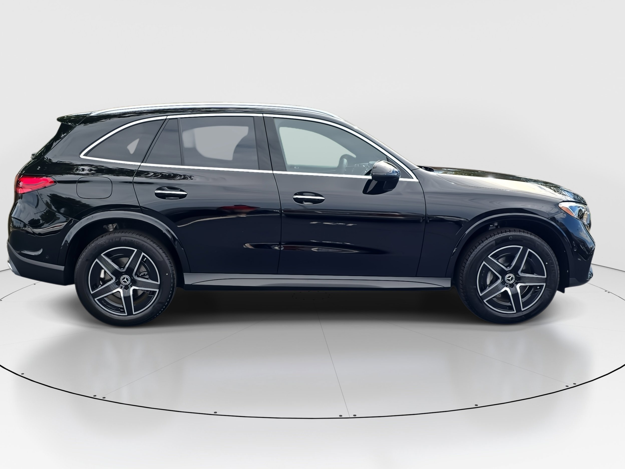 2026 Mercedes Benz GLC 300 photo 2