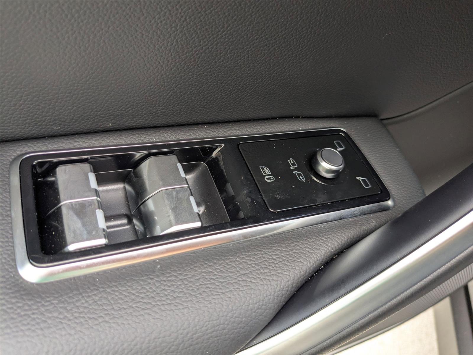 2026 Jaguar F-PACE P250 R-Dynamic S photo 9