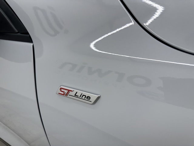 2025 Ford Escape ST-Line photo 6
