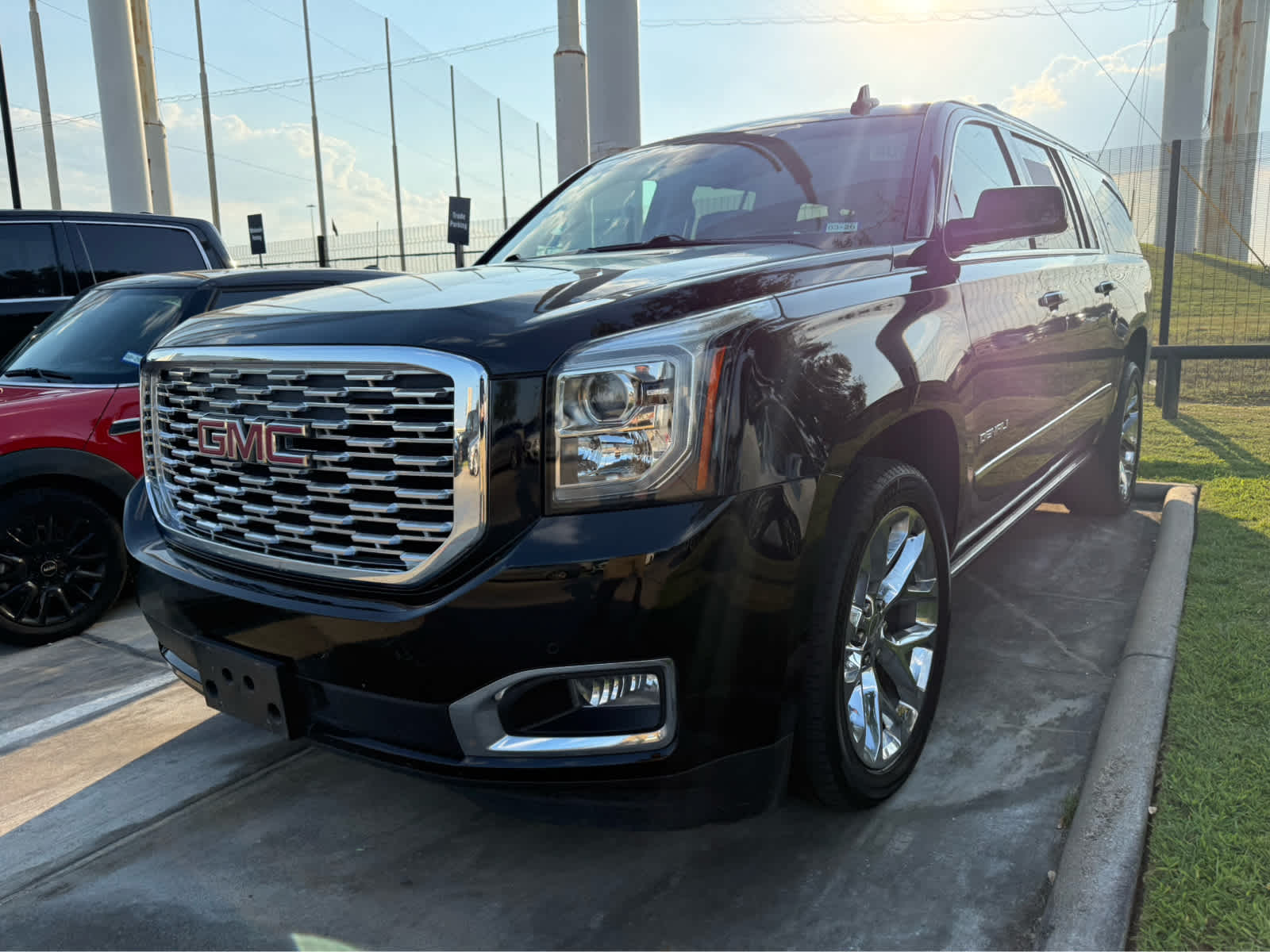 2019 Gmc Yukon XL Denali photo 2