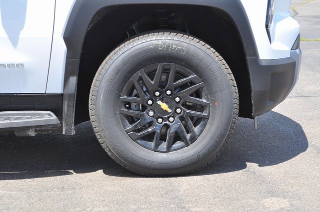 2025 Chevrolet Silverado EV LT photo 4