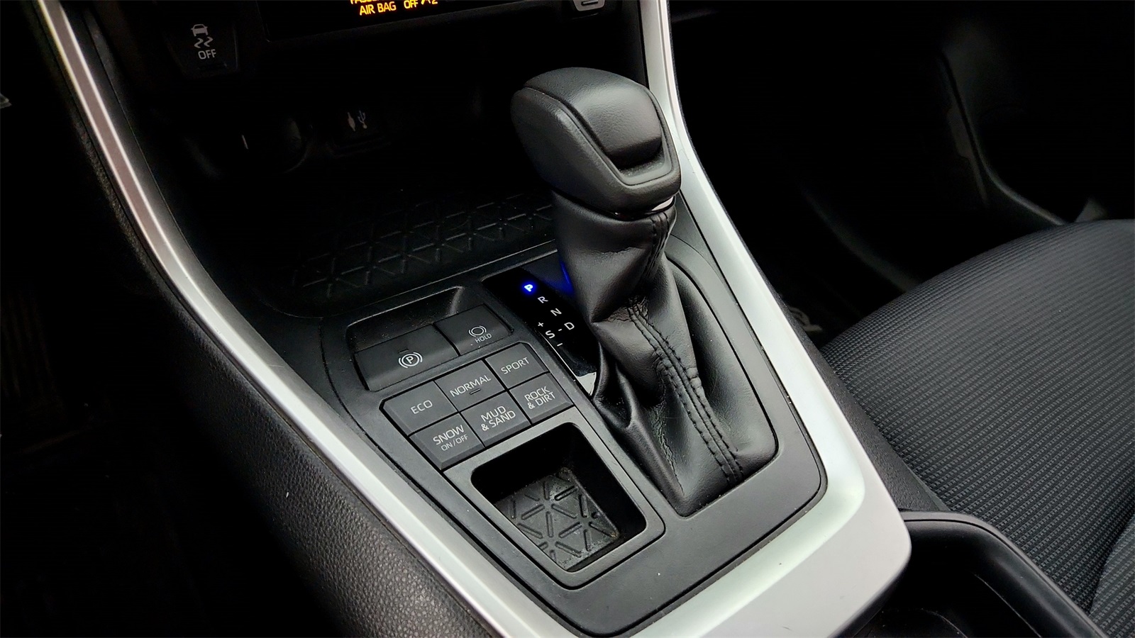 2019 Toyota RAV4 LE photo 28