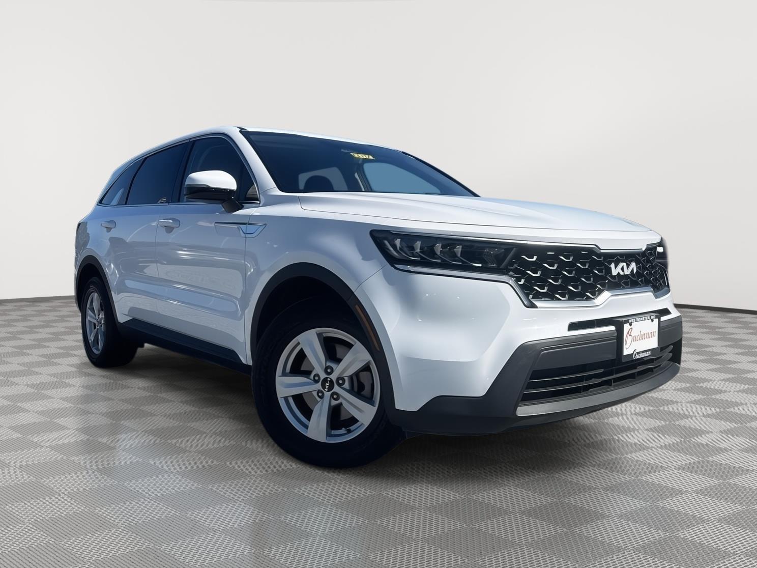 2022 Kia Sorento LX photo 3