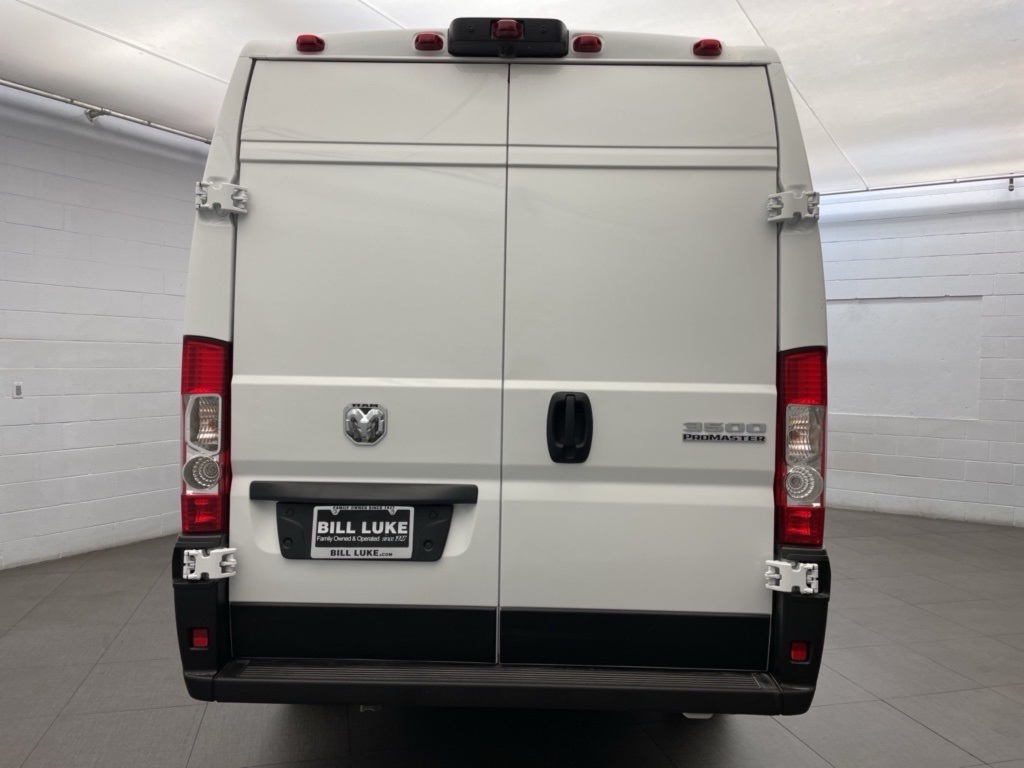 2026 Ram 3500 Tradesman photo 2