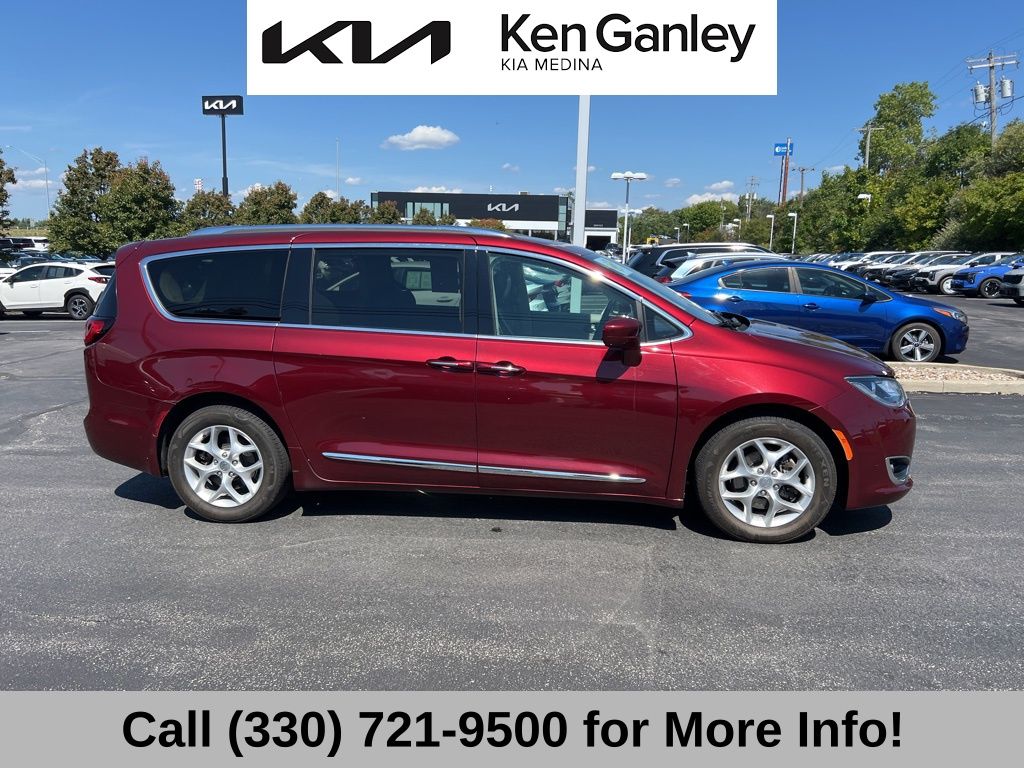 2018 Chrysler Pacifica Touring Plus photo 8