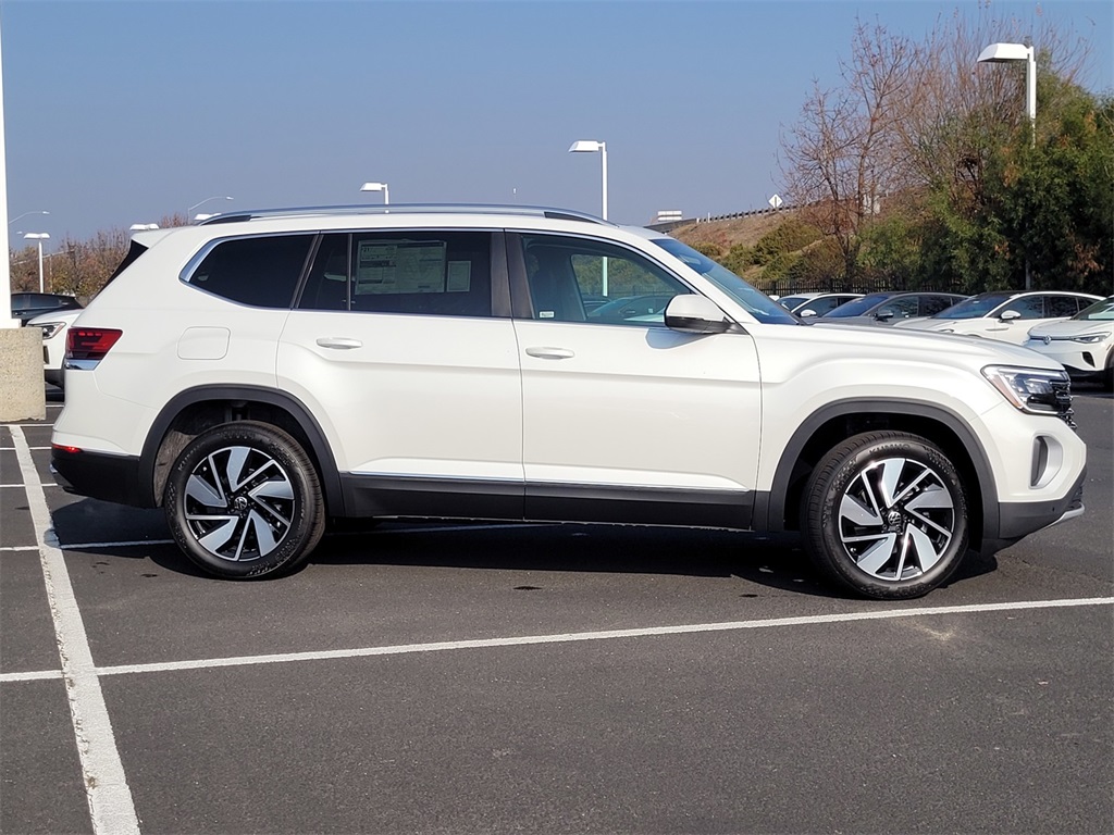 2025 Volkswagen Atlas SEL photo 4