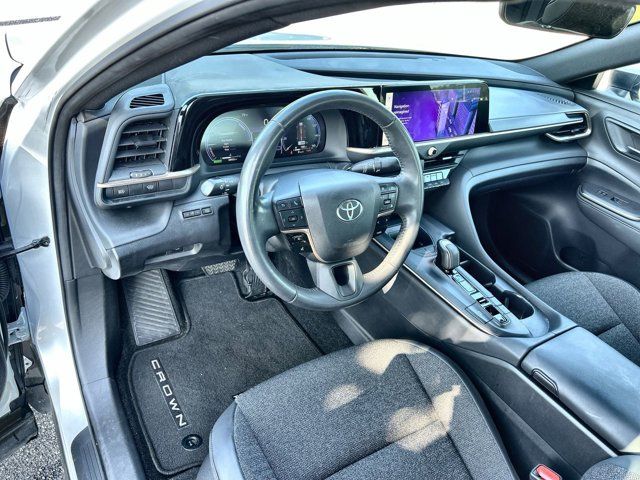 2023 Toyota Crown XLE photo 4