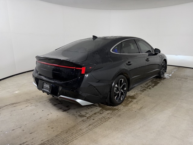 2024 Hyundai Sonata SEL photo 2
