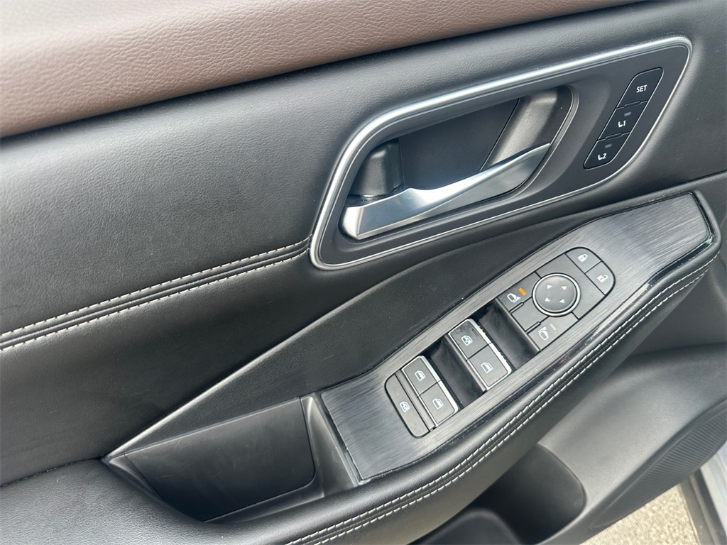 2021 Nissan Rogue SL photo 28