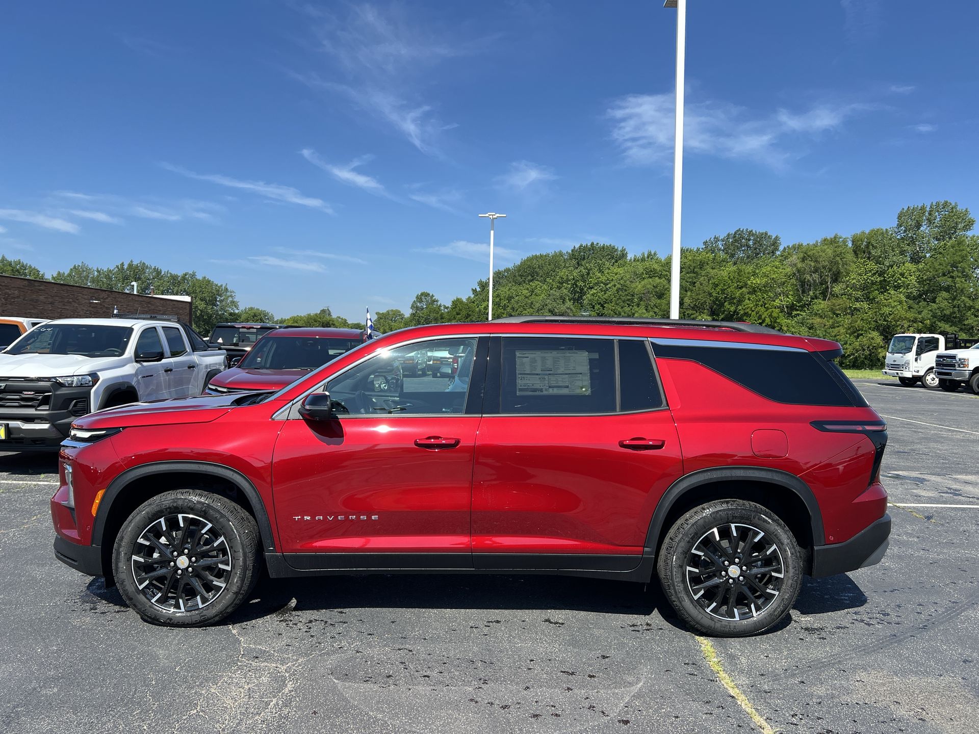 2025 Chevrolet Traverse photo 2