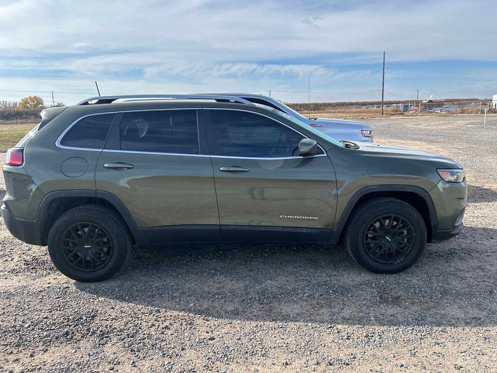 2021 Jeep Cherokee Latitude photo 3