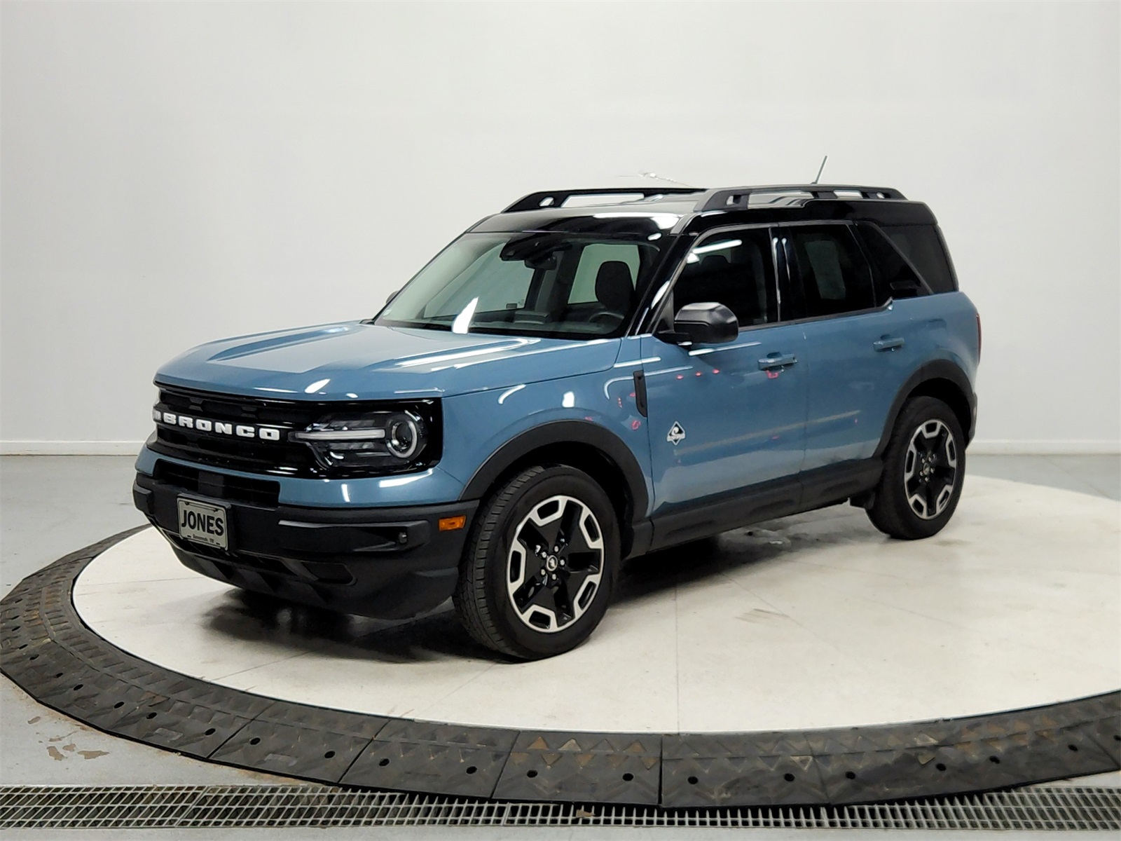 2022 Ford Bronco Sport Outer Banks photo 2