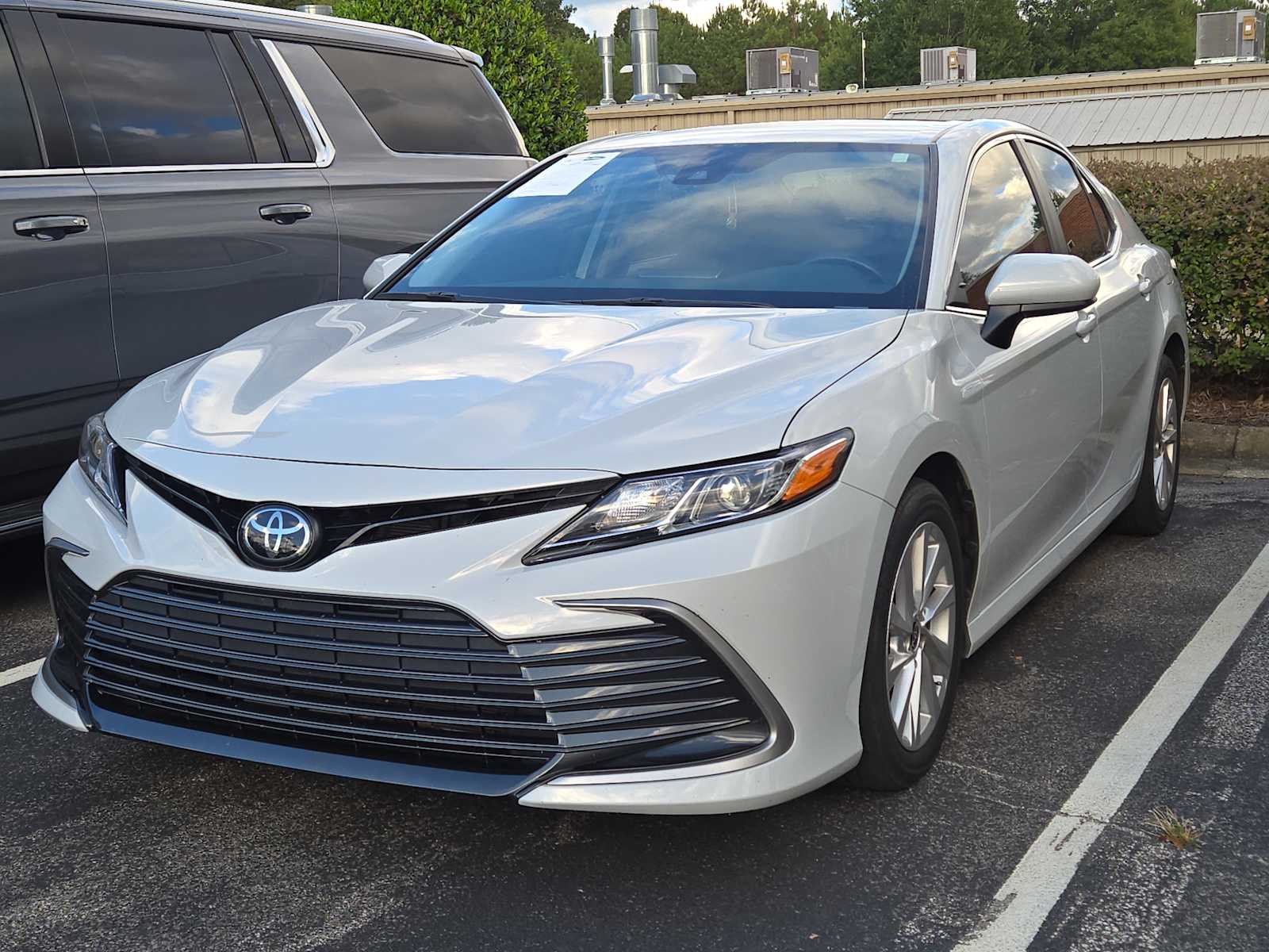 2023 Toyota Camry LE photo 3