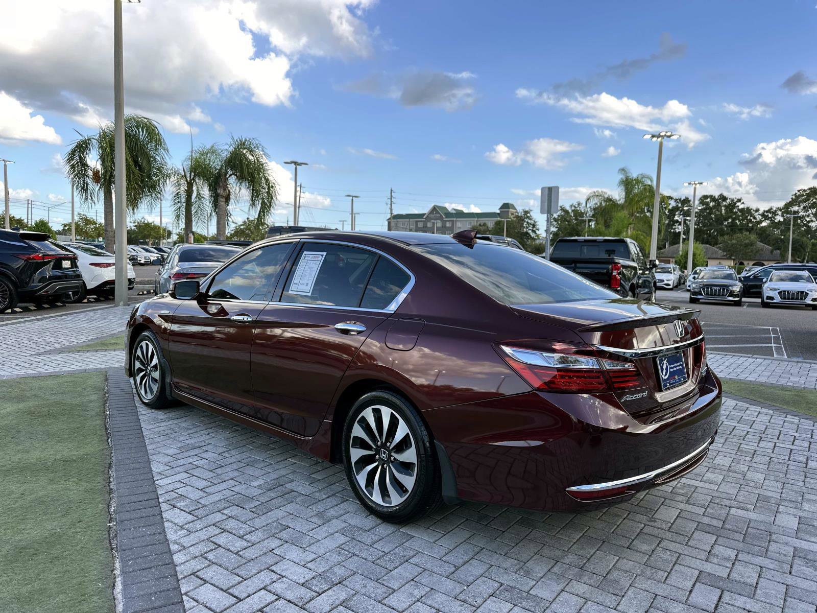 2017 Honda Accord Hybrid Touring photo 4