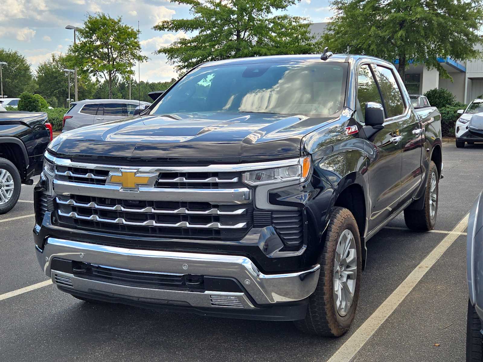 2024 Chevrolet Silverado 1500 LTZ photo 3