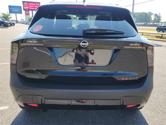 2025 Nissan Kicks SR photo 4