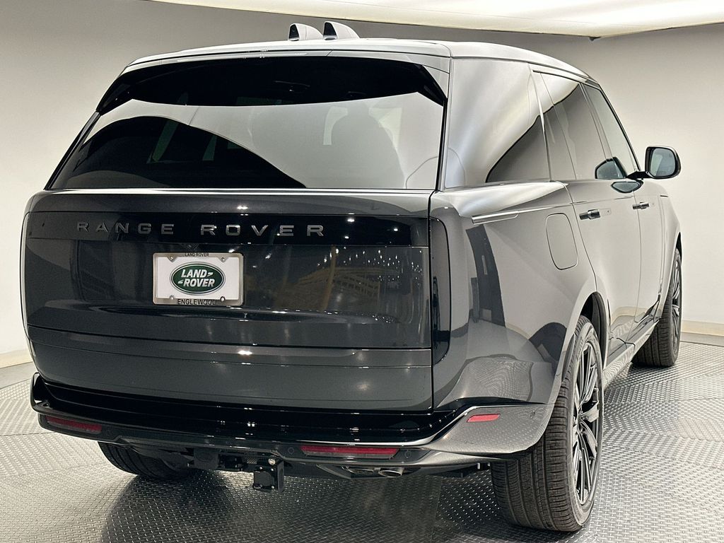 2025 Land Rover Range Rover SE photo 3