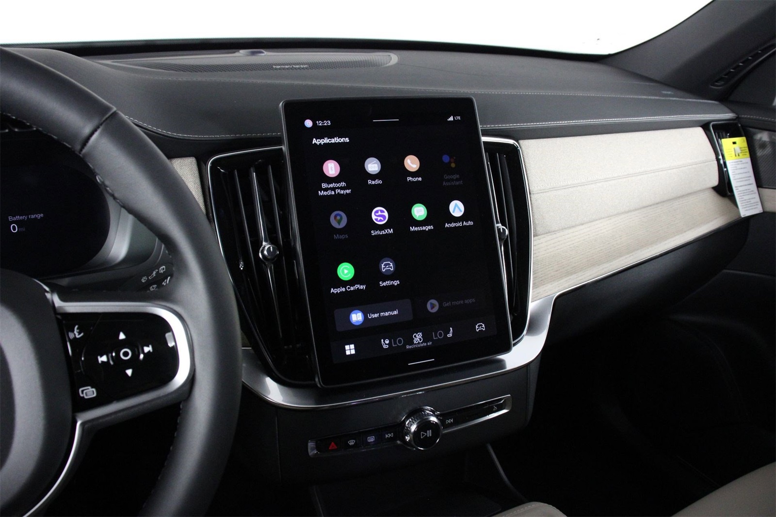 2026 Volvo XC90 T8 Plus photo 3