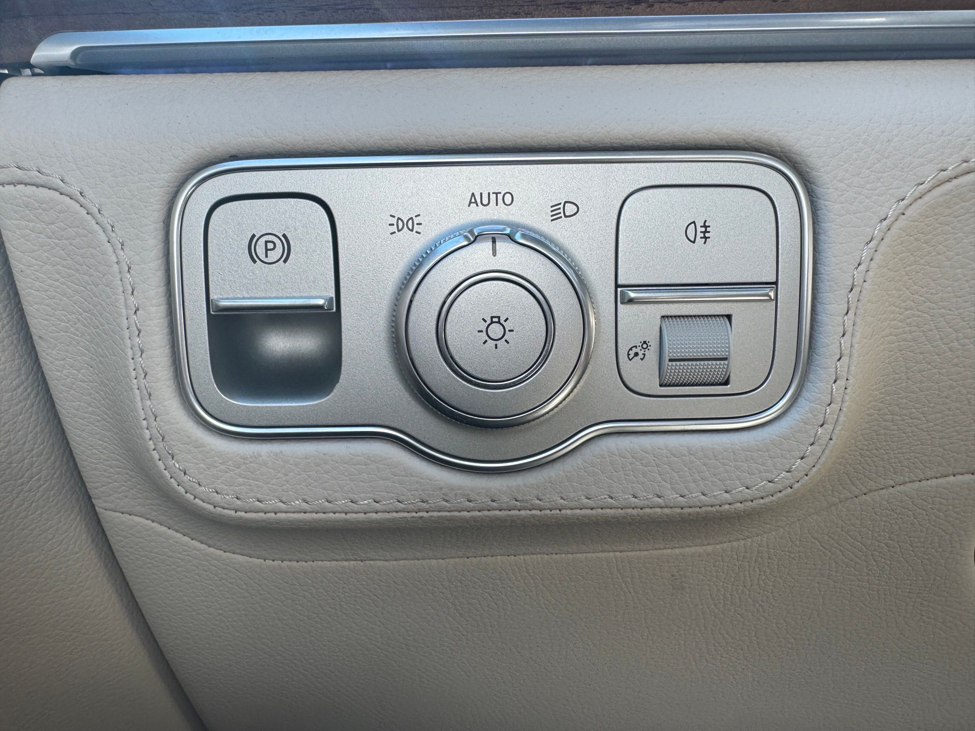 2026 Mercedes Benz GLS 580 4MATIC photo 4