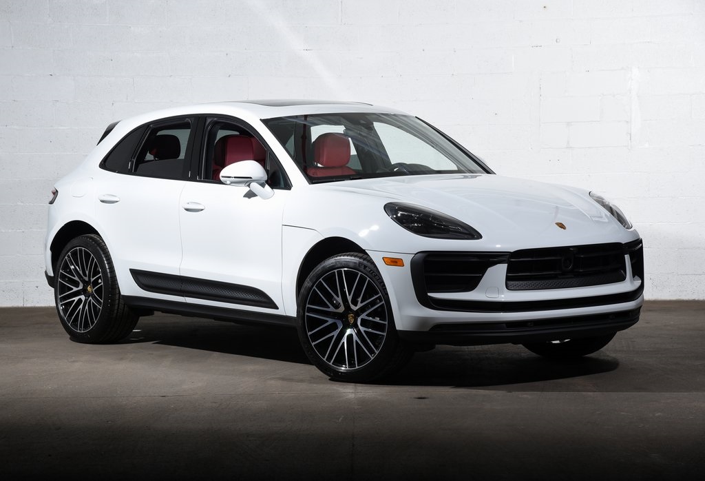 2026 Porsche Macan T photo 9