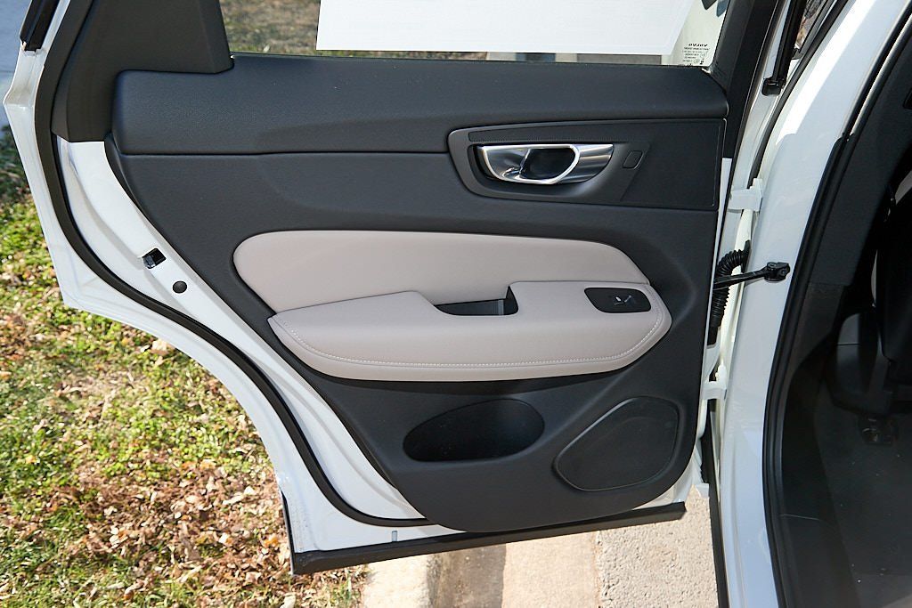 2026 VOLVO XC60 - Image 15