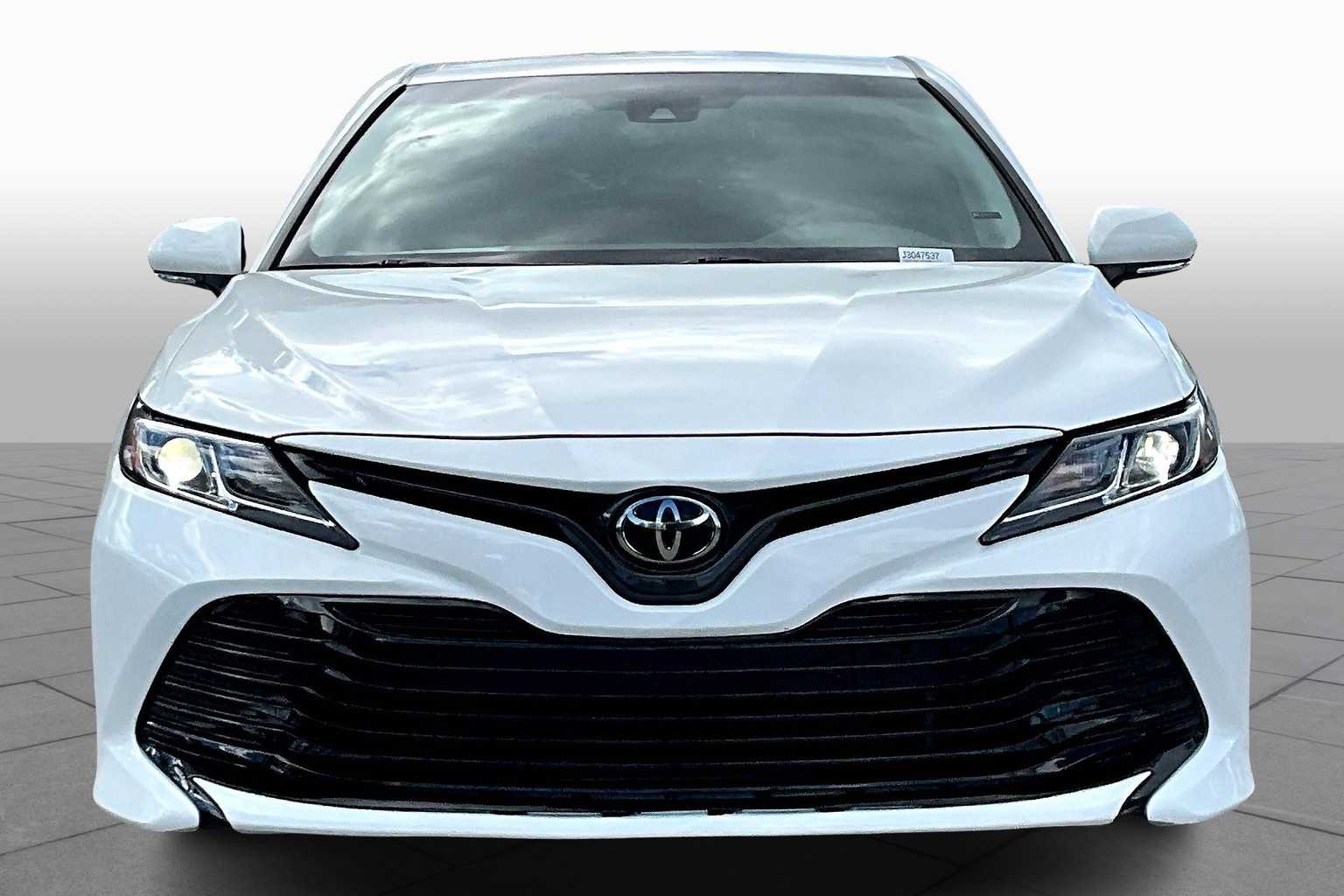 2018 Toyota Camry XLE XSE photo 3